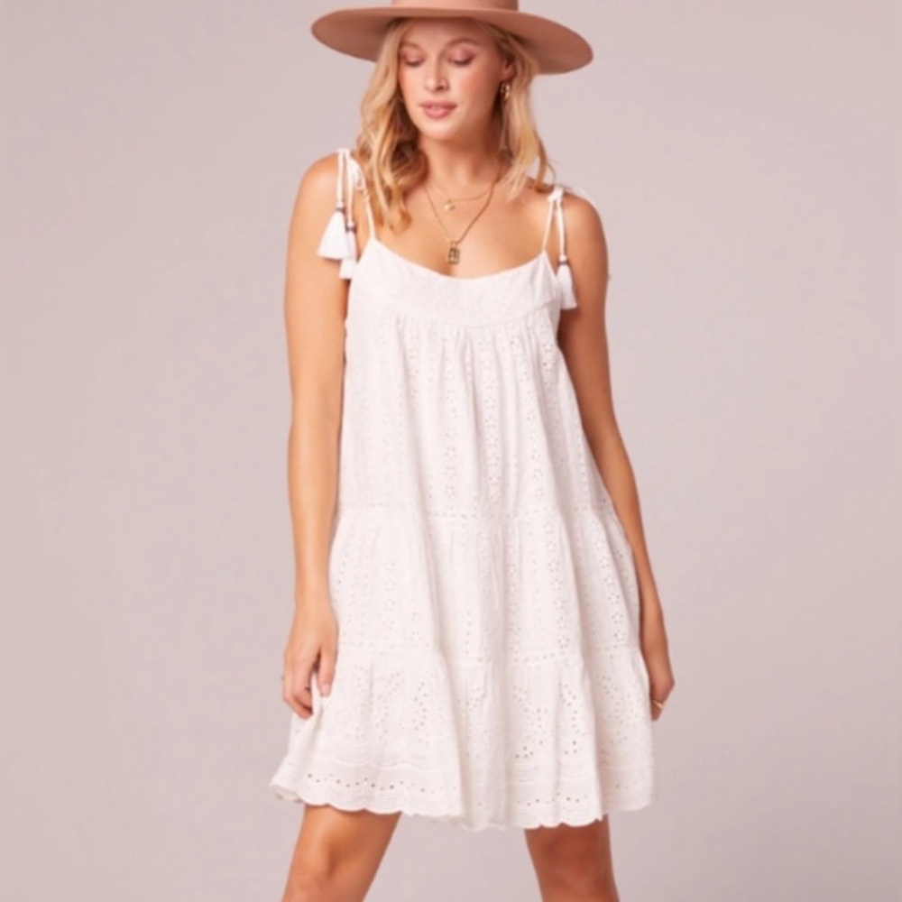 BAND OF THE FREE Feminine Boho Oversized Eyelet Flowy Dress • Size Small NWT